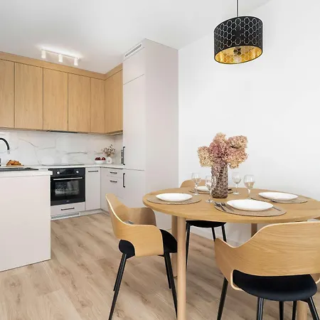 Cozy With Balcony With Underground Parking By Renters * Poznan