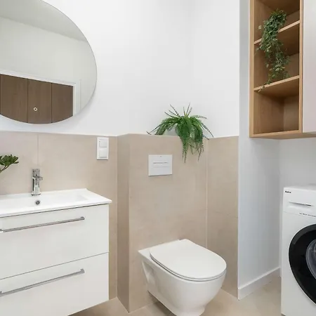 Cozy With Balcony With Underground Parking By Renters Poznan